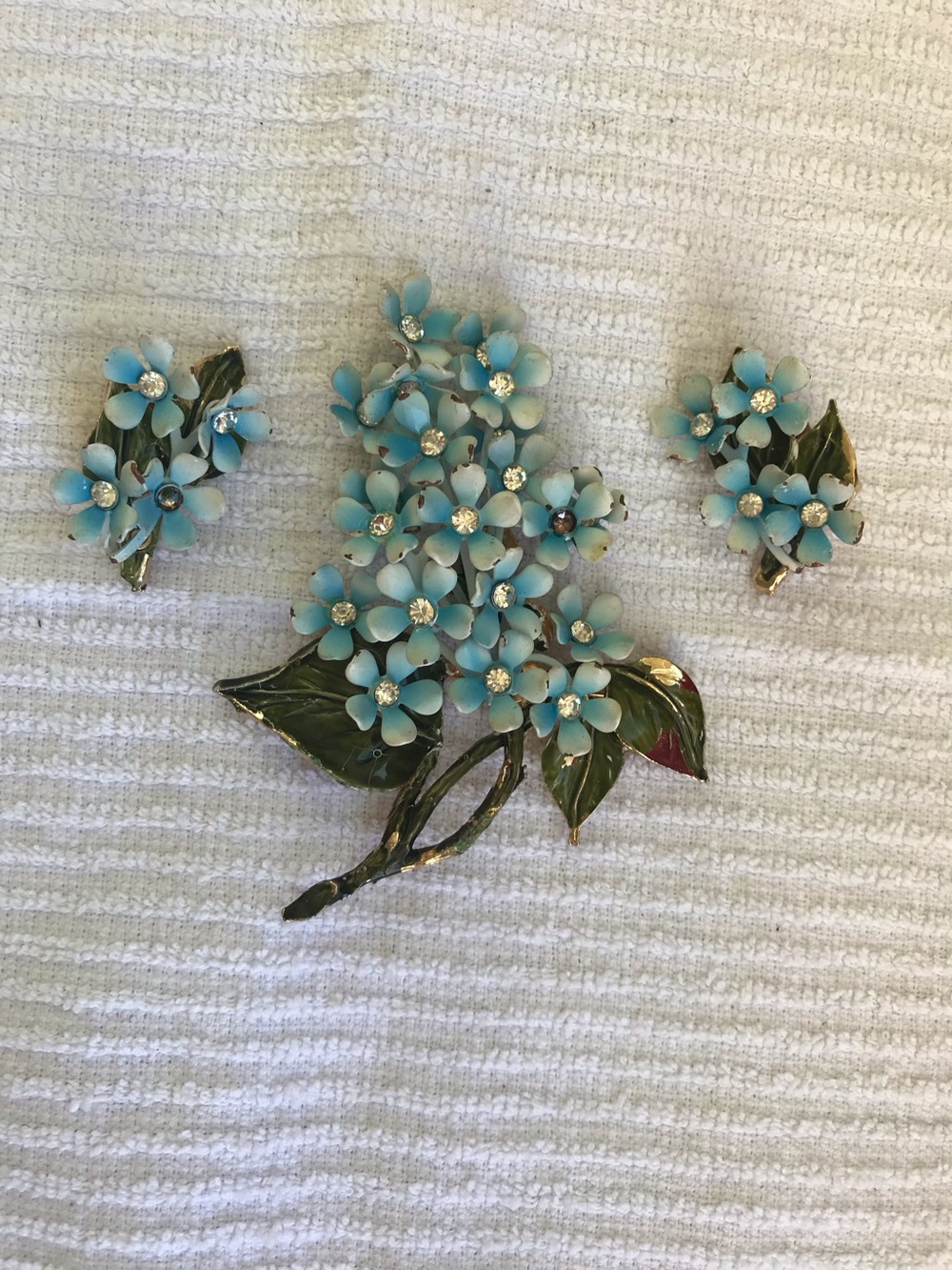 Vintage Blue Flower Cluster Brooch and Earrings Set - Floral Resin Jewelry